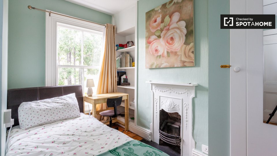 Double room Dublin, 6 beds, 112m² — photo 1