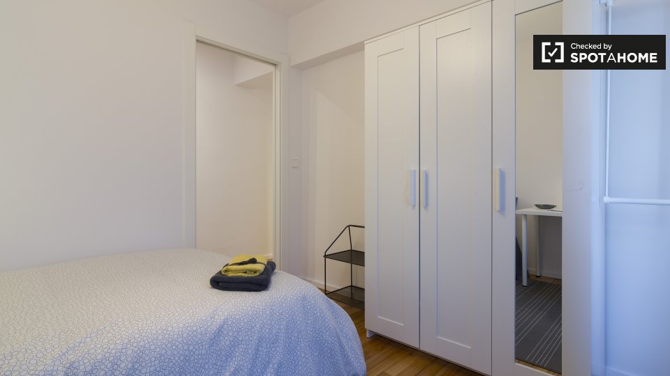 Double room Bilbao, 3 beds, 90m² — photo 4