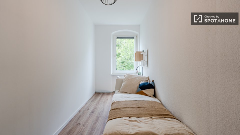 Double room Berlin, 5 beds, 86m² — photo 9