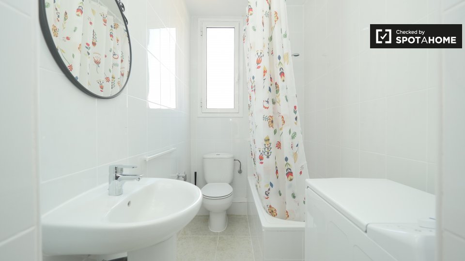 Double room Barcelona, 2 beds — photo 16