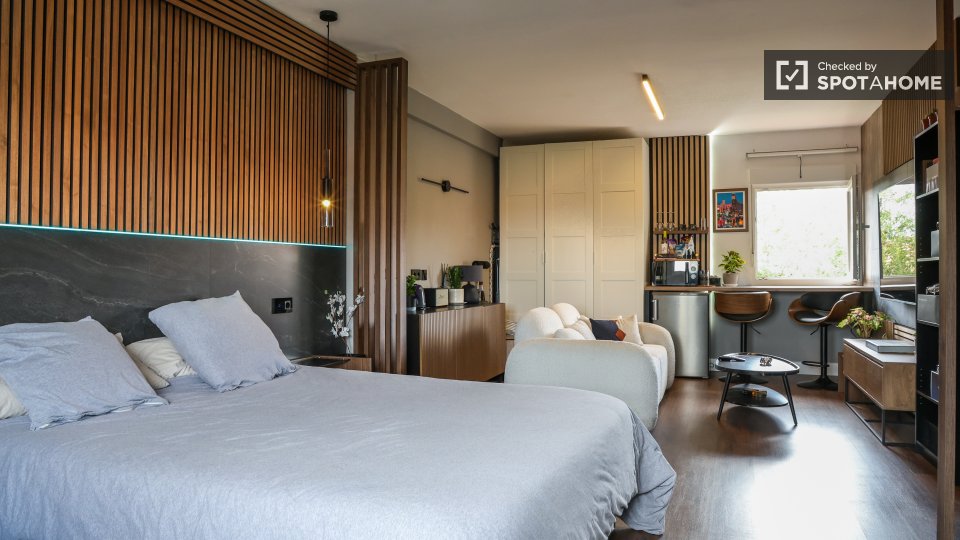 Double room Madrid, 3 beds, 85m² — photo 36