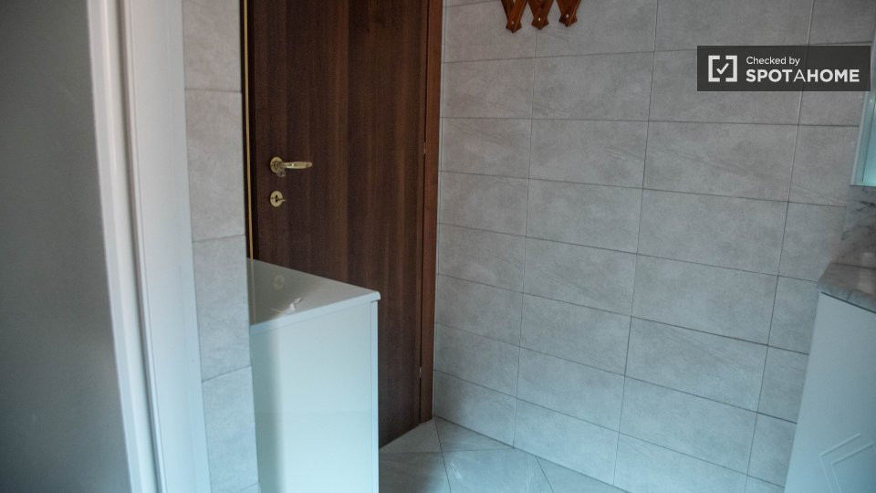Double room Rome, 3 beds — photo 8