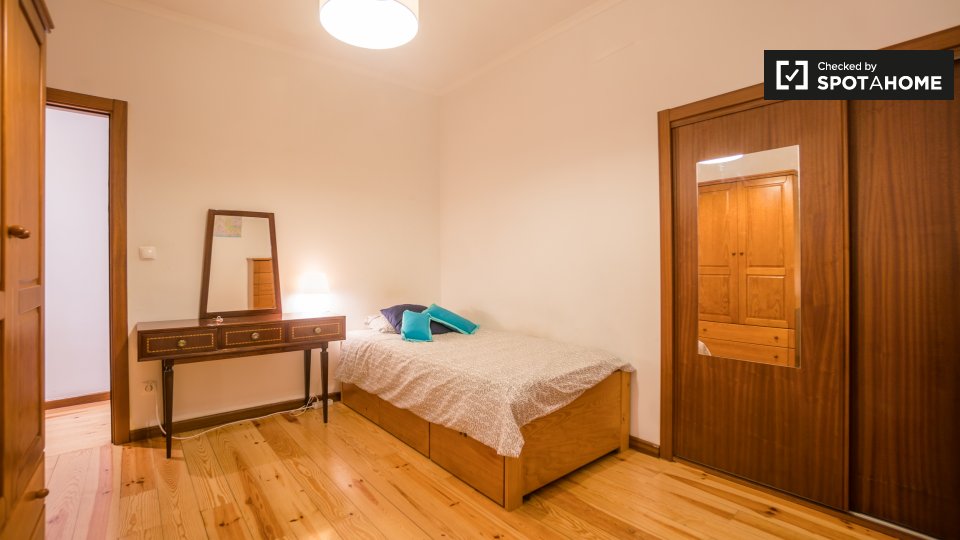 Double room Lisbon, 6 beds, 150m² — photo 1