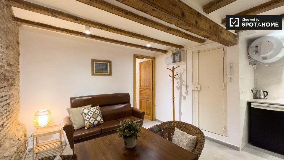 Apartment Barcelona, 1 bed, 38m² — photo 1