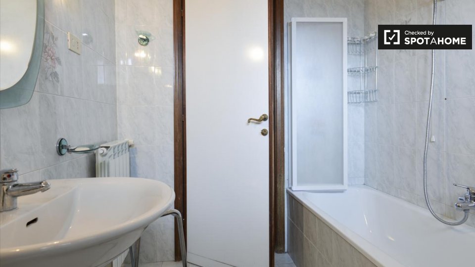Double room Rome, 5 beds — photo 17