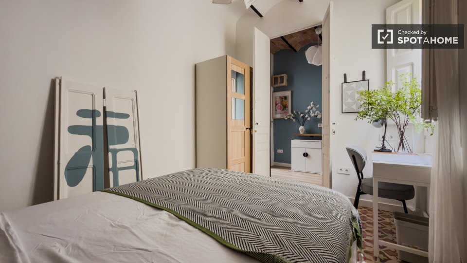 Double room Barcelona, 3 beds — photo 44