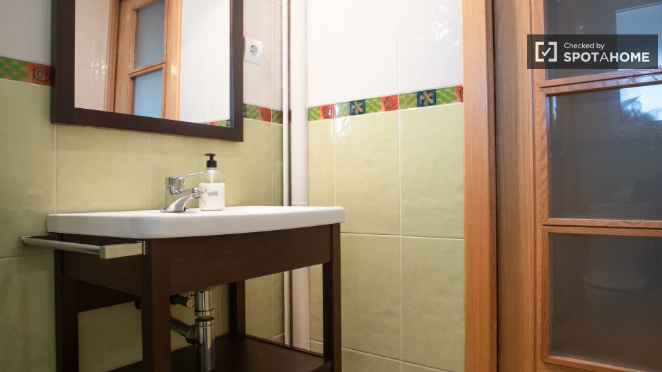Double room Madrid, 4 beds, 110m² — photo 10