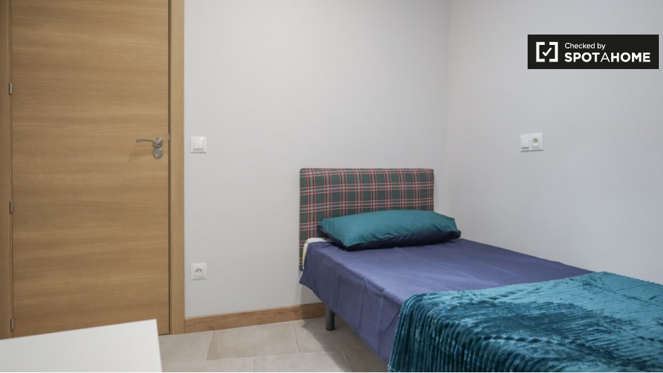 Double room Madrid, 3 beds — photo 1