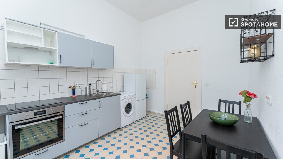 Double room Berlin, 3 beds, 75m² — photo 12