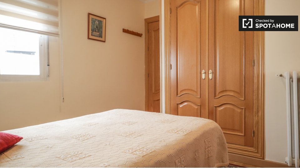 Double room Madrid, 3 beds — photo 4