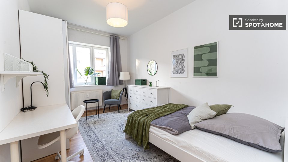 Double room Berlin, 3 beds, 58m² — photo 11