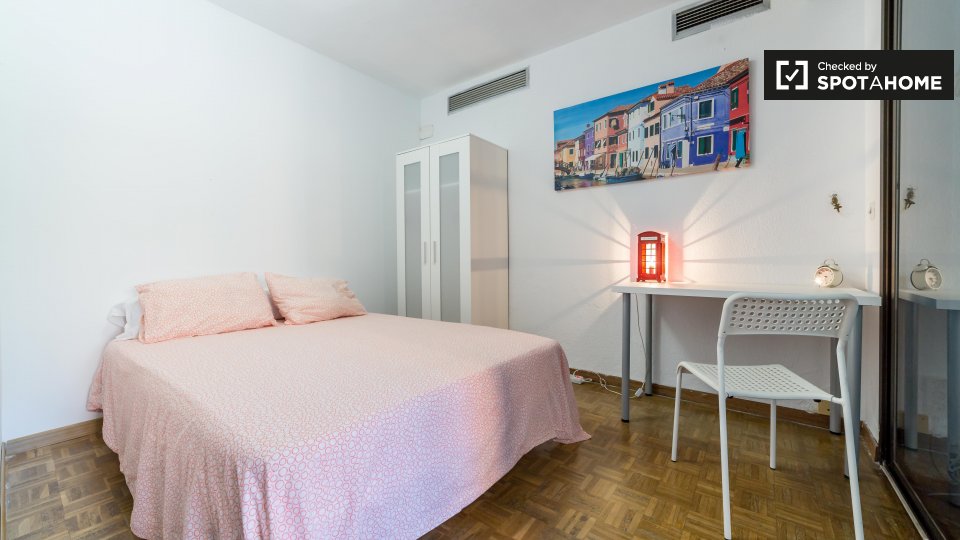 Double room Valencia, 6 beds, 140m² — photo 2