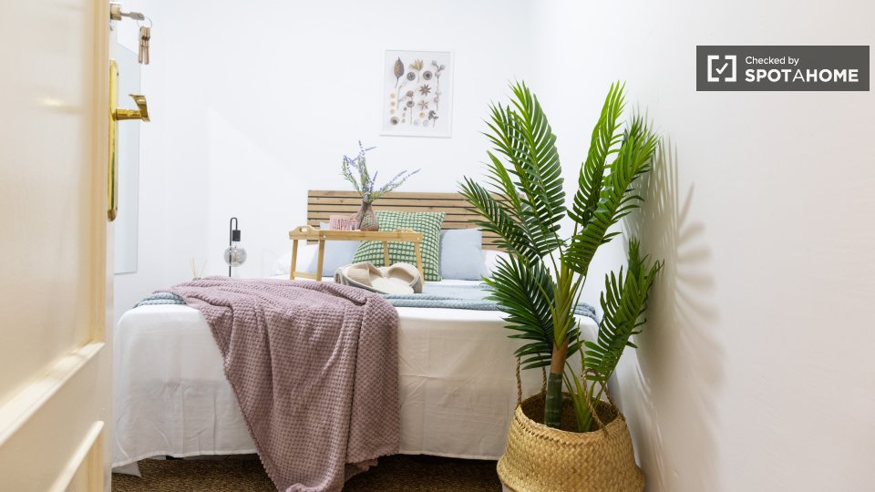Double room Madrid, 5 beds — photo 9