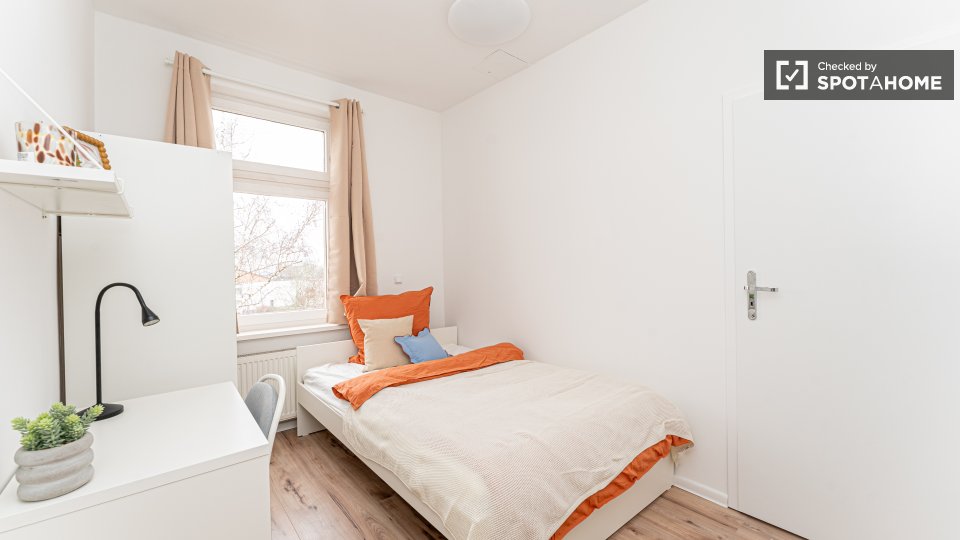Double room Berlin, 8 beds, 146m² — photo 2