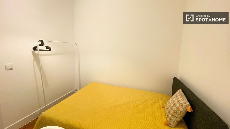 Double room Lisbon, 6 beds — photo 18