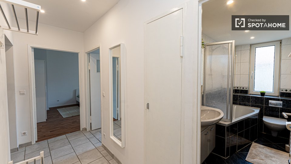 Double room Berlin, 3 beds, 56m² — photo 1