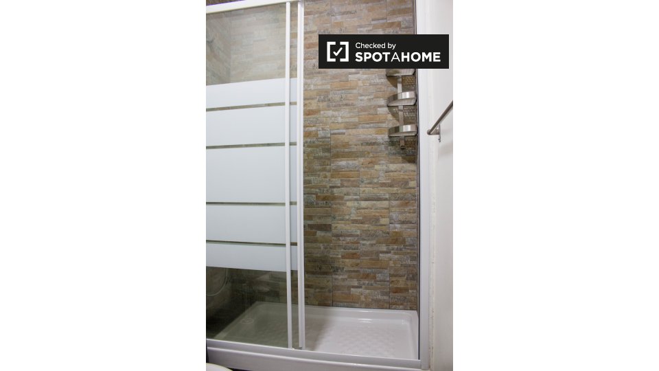 Double room Barcelona, 3 beds, 60m² — photo 14