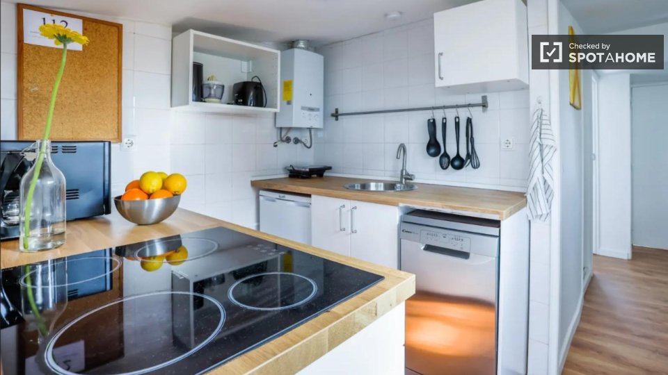Apartment Lisbon, 3 beds, 55m² — photo 13