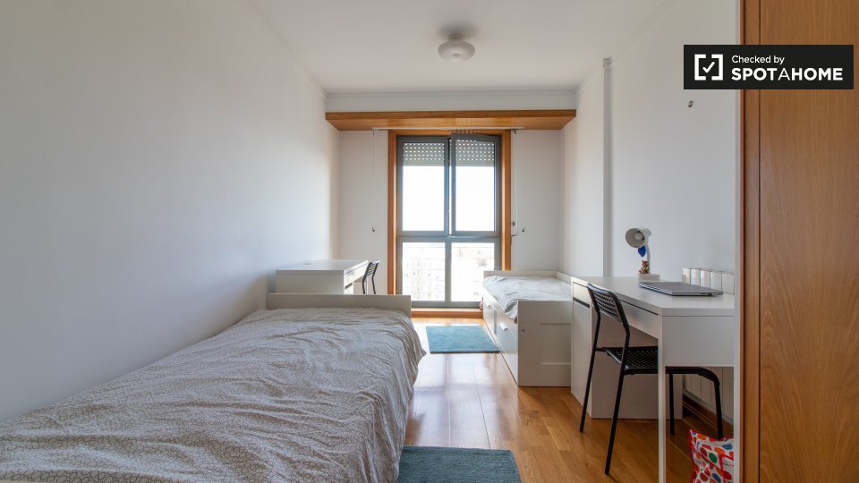 Double room Lisbon, 5 beds, 144m² — photo 2