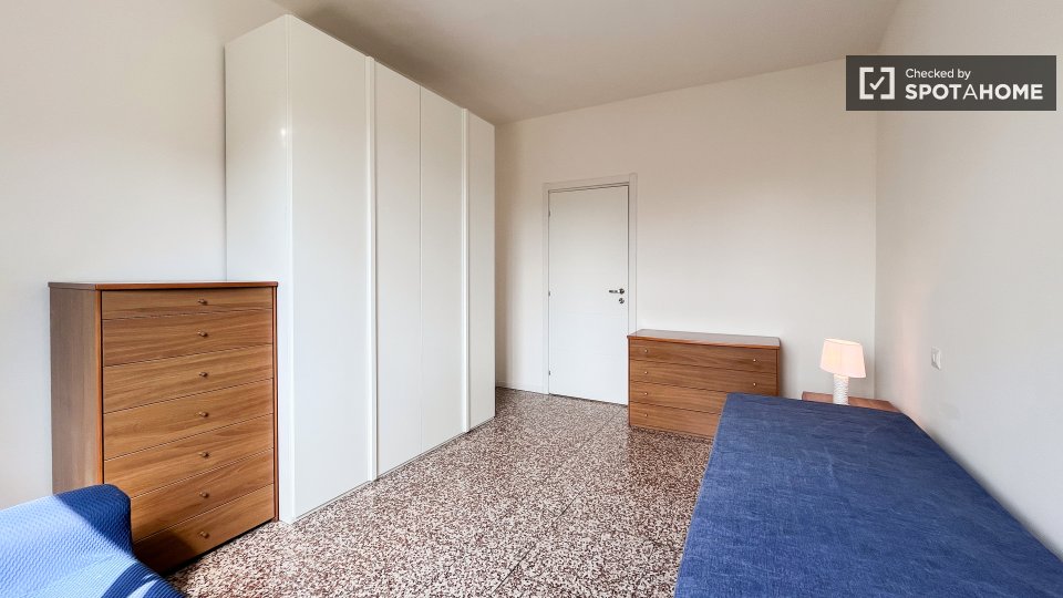 Double room Milan, 3 beds — photo 11