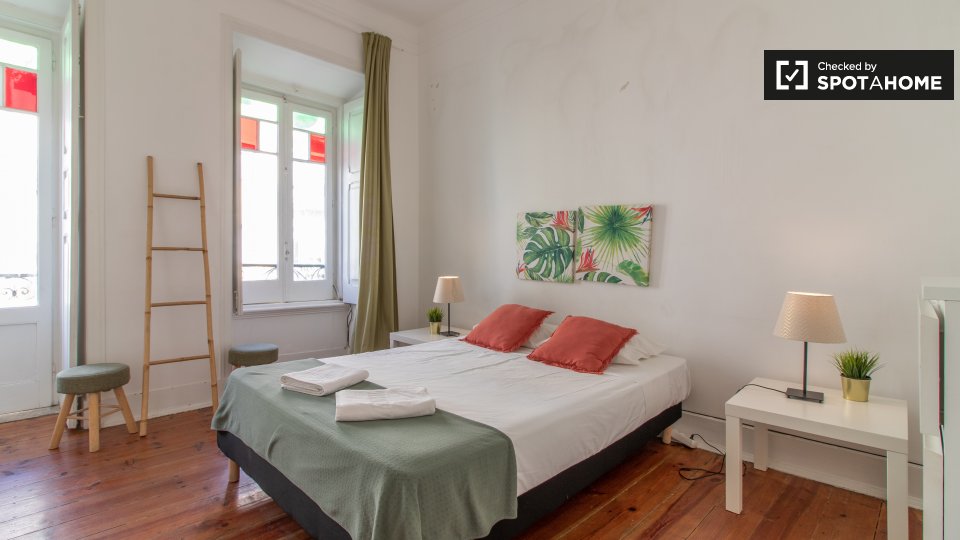 Double room Lisbon, 5 beds, 90m² — photo 18