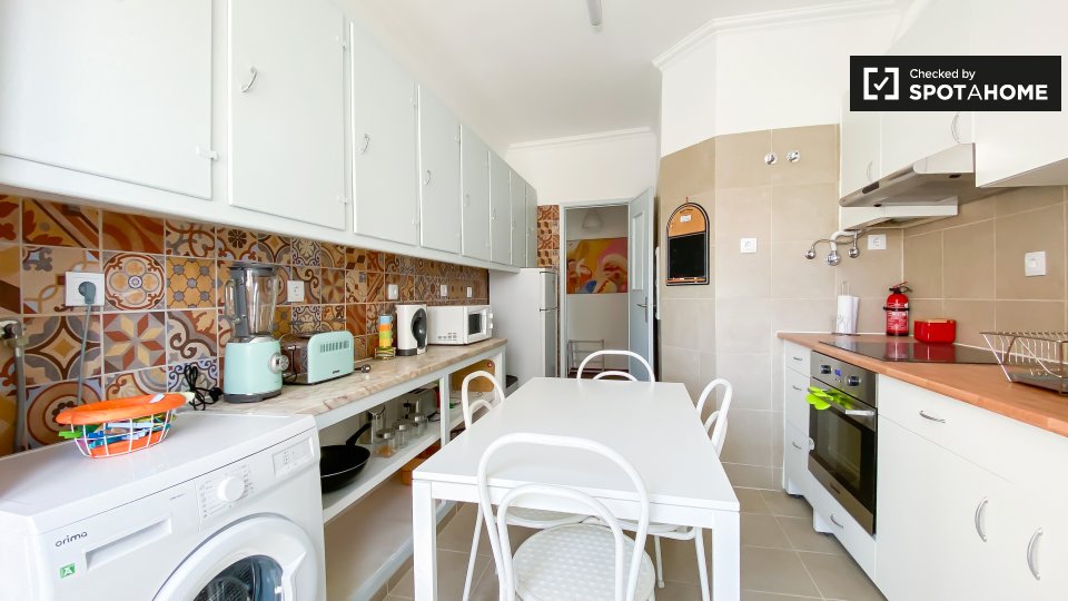 Double room Lisbon, 4 beds, 120m² — photo 12