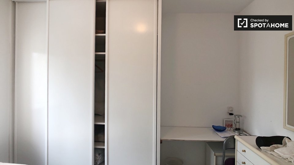 Double room Madrid, 3 beds, 40m² — photo 19