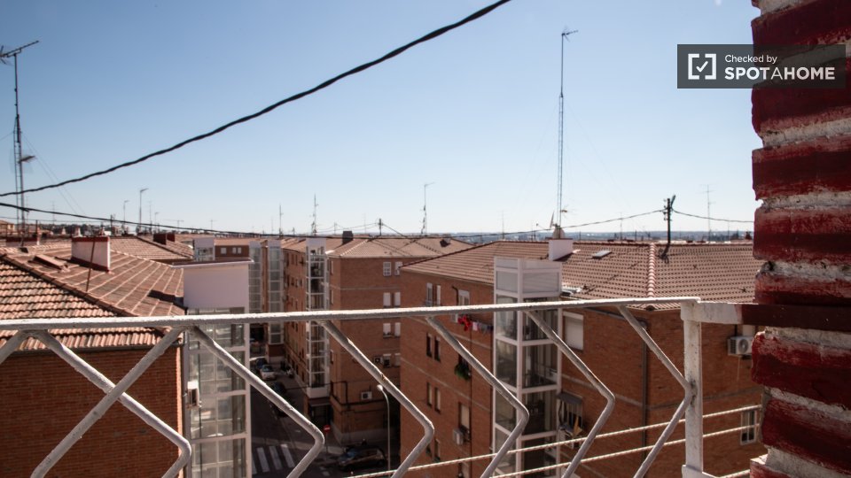 Double room Madrid, 3 beds, 57m² — photo 7