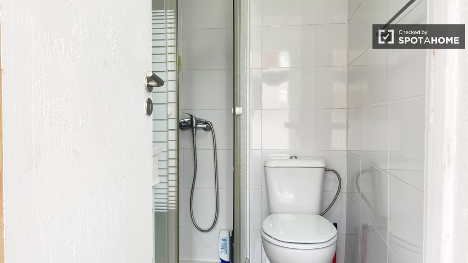 Double room Lisbon, 6 beds — photo 11