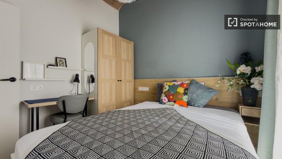 Double room Barcelona, 3 beds — photo 22