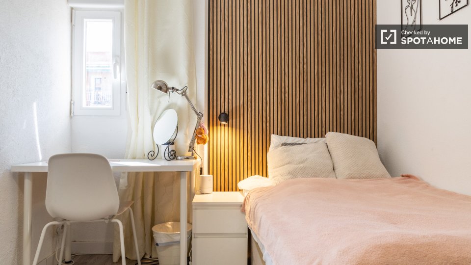 Double room Madrid, 5 beds, 101m² — photo 76