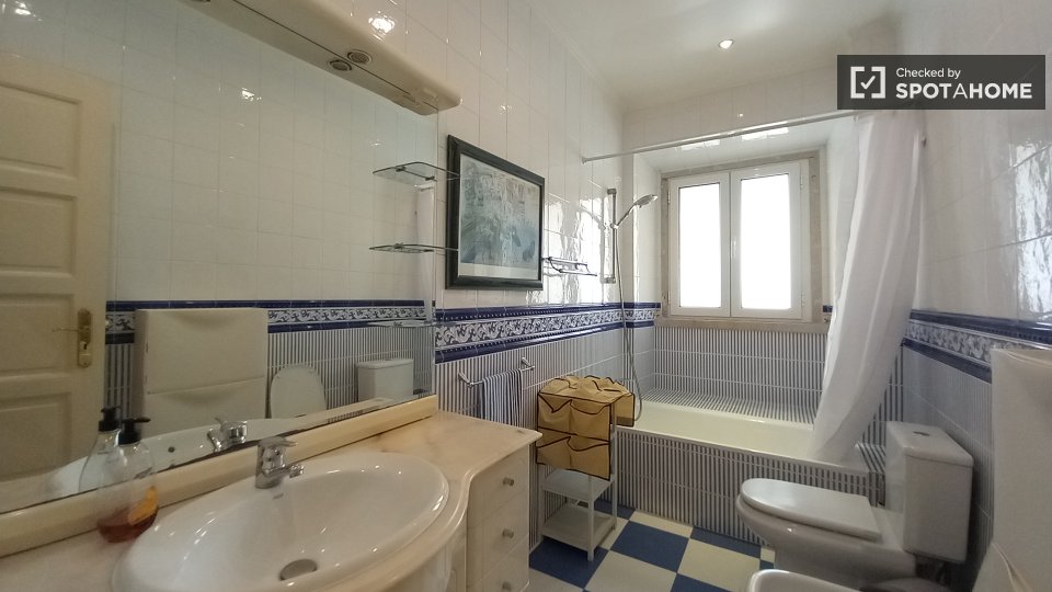 Apartment Lisbon, 3 beds, 120m² — photo 4