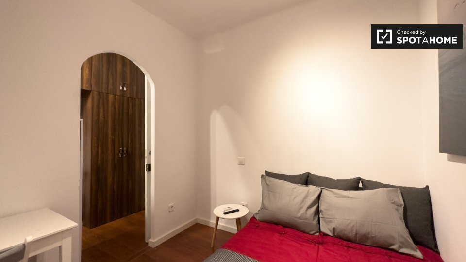 Double room Barcelona, 2 beds, 60m² — photo 16