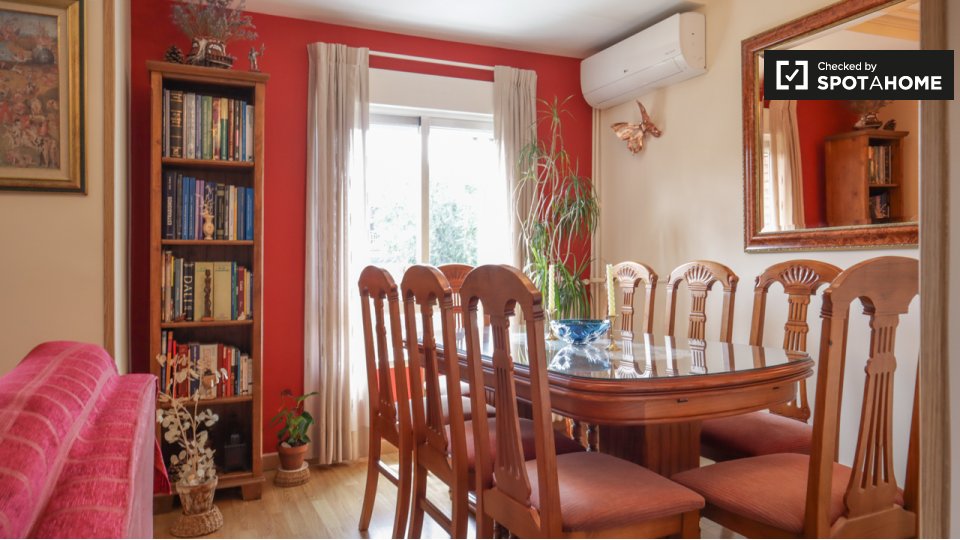 Double room Madrid, 3 beds — photo 11