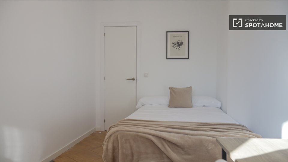 Double room Madrid, 18 beds — photo 17