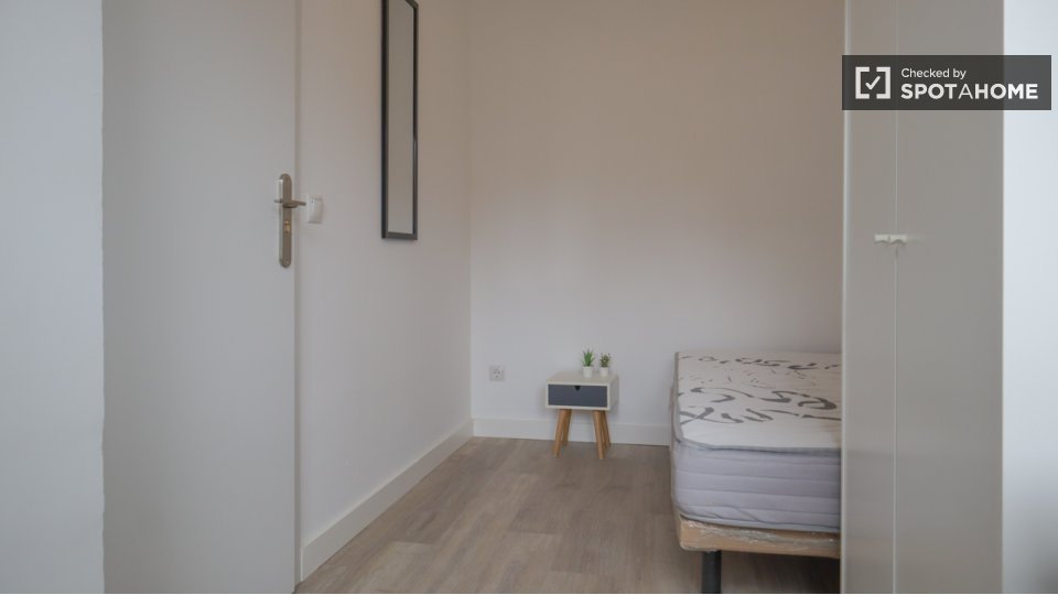 Double room Madrid, 4 beds, 65m² — photo 12
