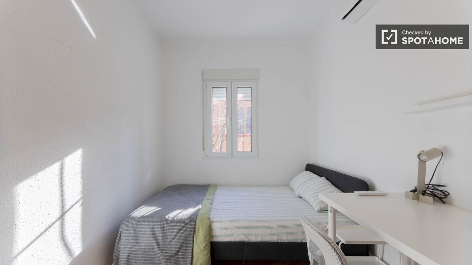 Double room Valencia, 3 beds — photo 15