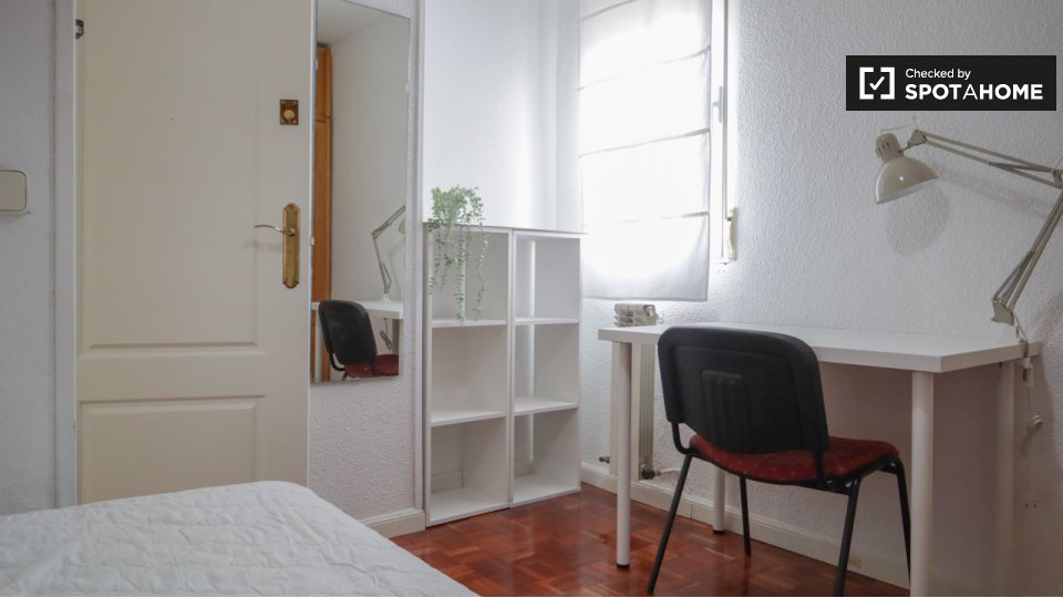 Double room Madrid, 4 beds — photo 12