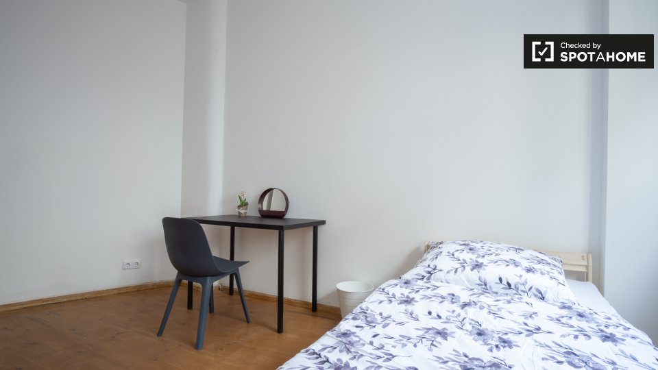 Double room Berlin, 13 beds, 200m² — photo 11