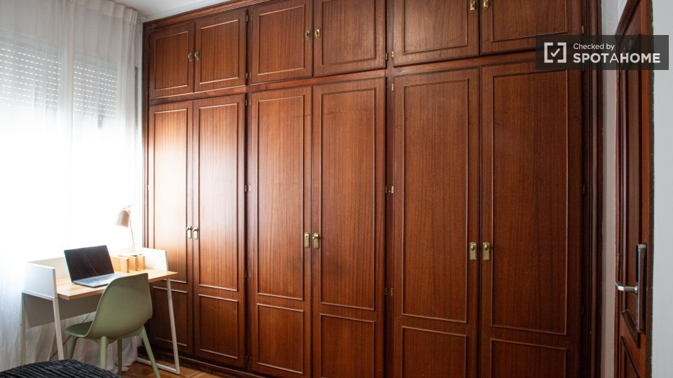 Double room Madrid, 5 beds — photo 10