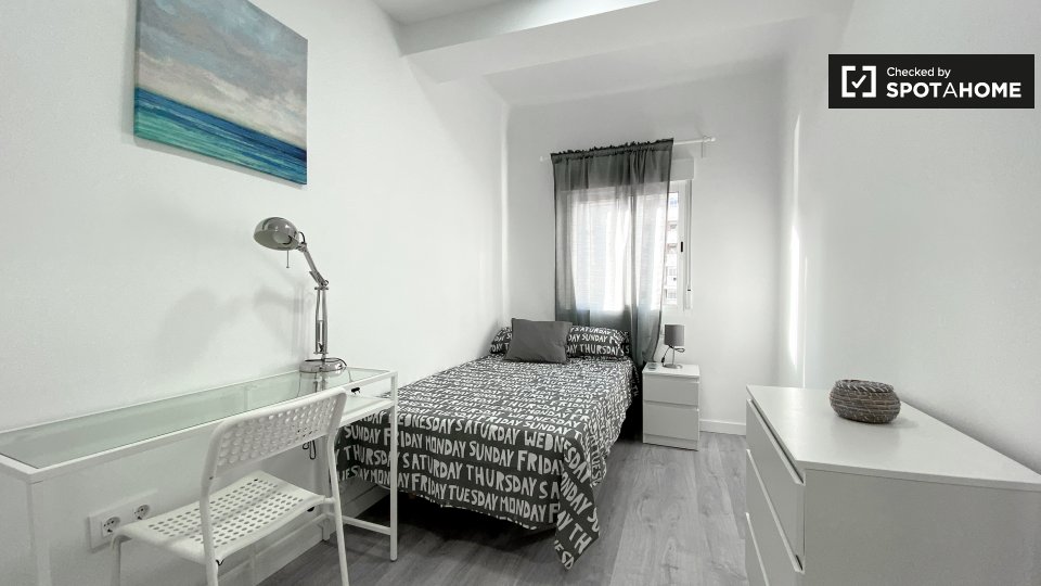 Double room Valencia, 4 beds, 65m² — photo 1