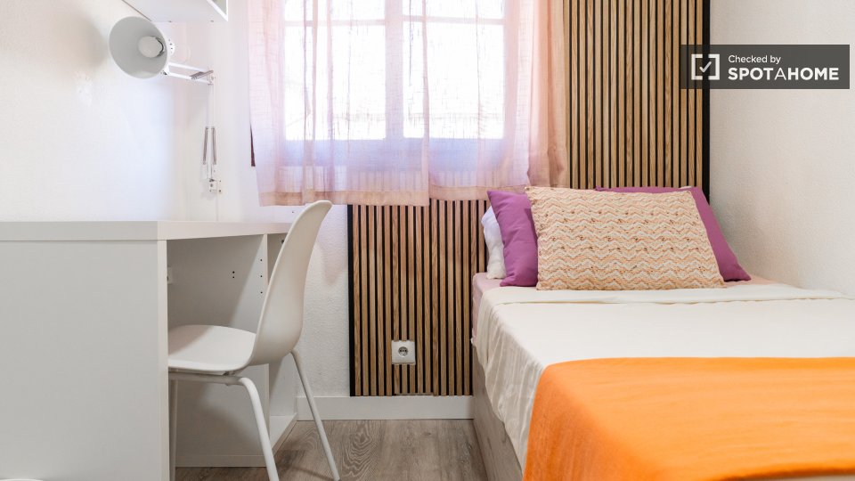 Double room Madrid, 5 beds, 101m² — photo 80