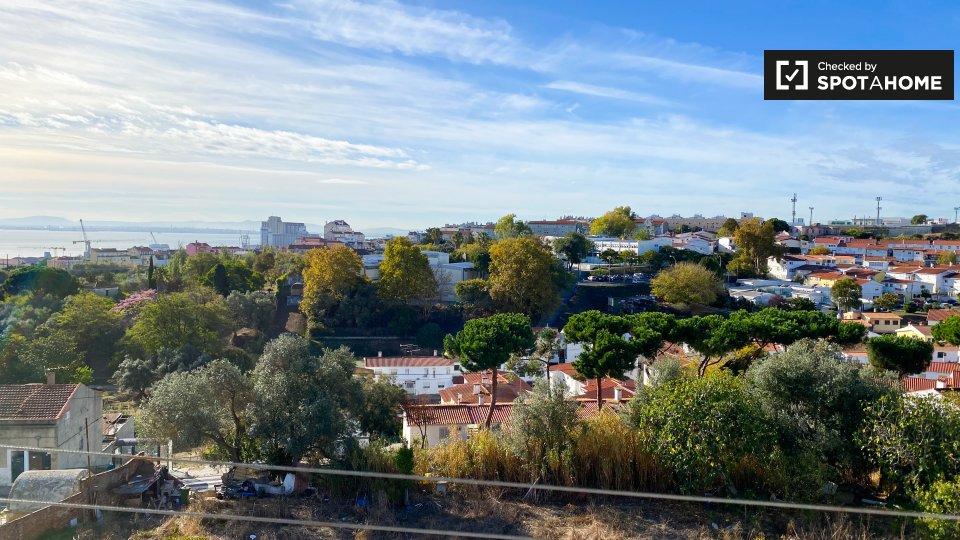Apartment Lisbon, 2 beds, 70m² — photo 12