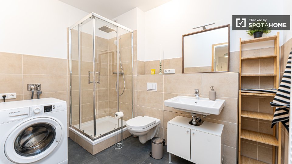Double room Berlin, 6 beds, 124m² — photo 10