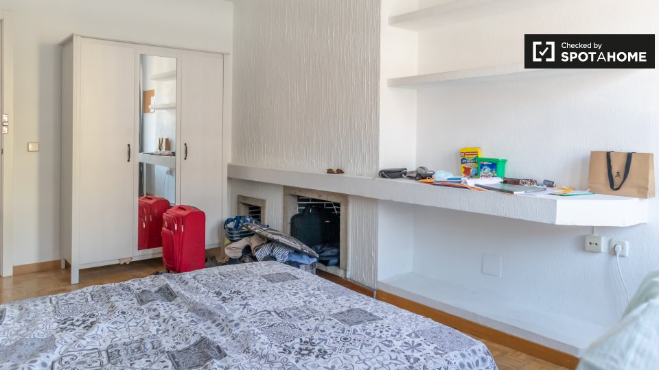 Double room Madrid, 6 beds, 152m² — photo 2