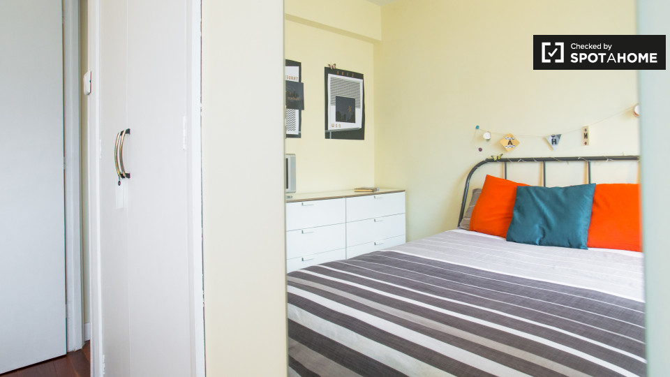 Double room Bilbao, 3 beds, 70m² — photo 11