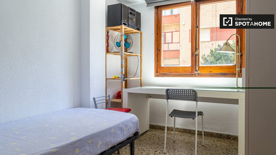 Double room Valencia, 4 beds, 110m² — photo 3