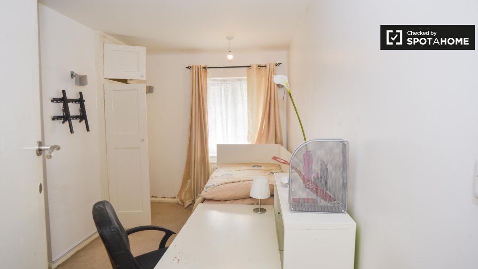 Double room London, 3 beds — photo 8