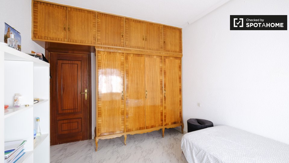 Double room Madrid, 3 beds, 62m² — photo 2