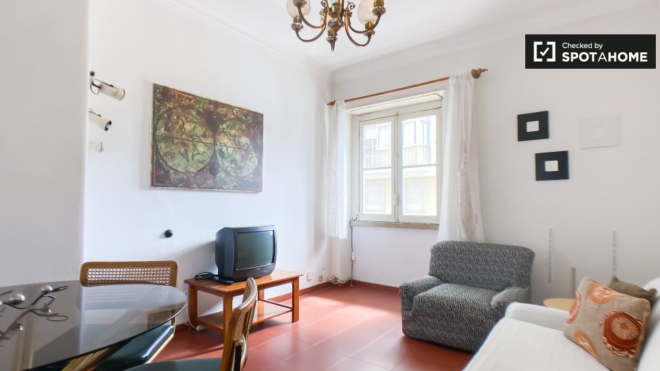 Double room Lisbon, 2 beds, 10m² — photo 9